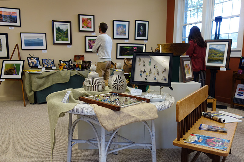 Gallery for local and NC mountain artists in Banner Elk