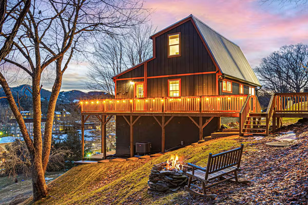 Klonteska Lodge offers scenic views of Banner Elk and Sugar Mountain