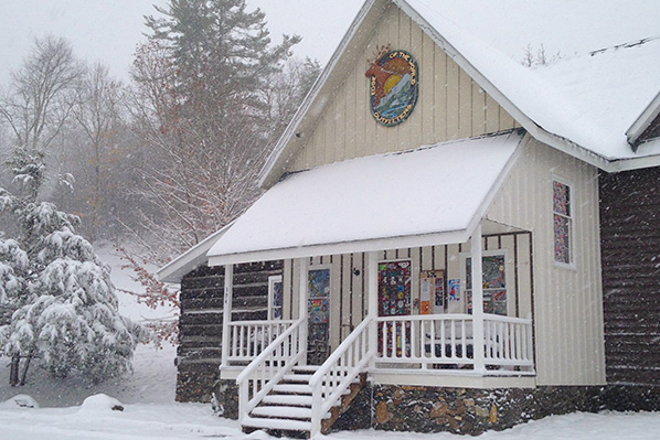 Fresh snow in Banner Elk at Edge of the World snowboards